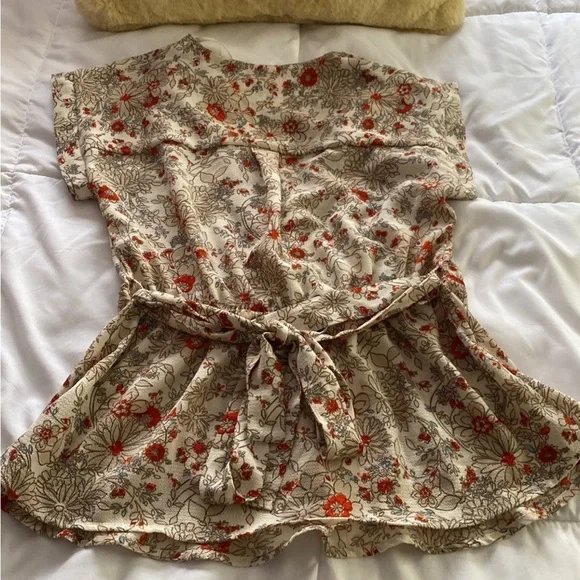 Monteau Los Angeles floral blouse size medium - Picture 4 of 7